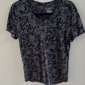 Tek Gear Black and Gray Patterned Short Sleeve Tee